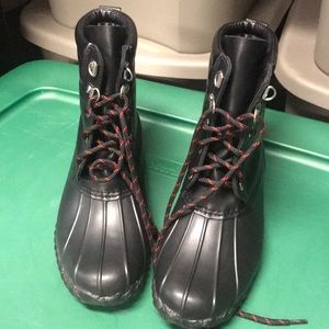 American Living Duck Shoes. Women Size 7